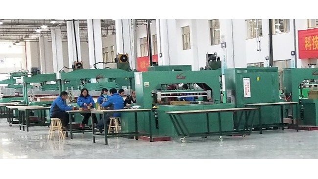 高周波焊接機(jī)比傳統(tǒng)的熱合機(jī)有什么優(yōu)勢(shì)？